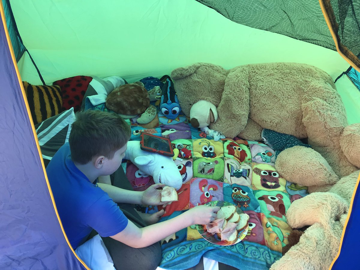 The Ice-Dinosaurus-Rex has left its eggs at the side of our tent 🏕 - A few additions to sleep tonight in the tent also 🙈 We are excited for joining the s’mores making later 👏🏻 #NLBigCamp