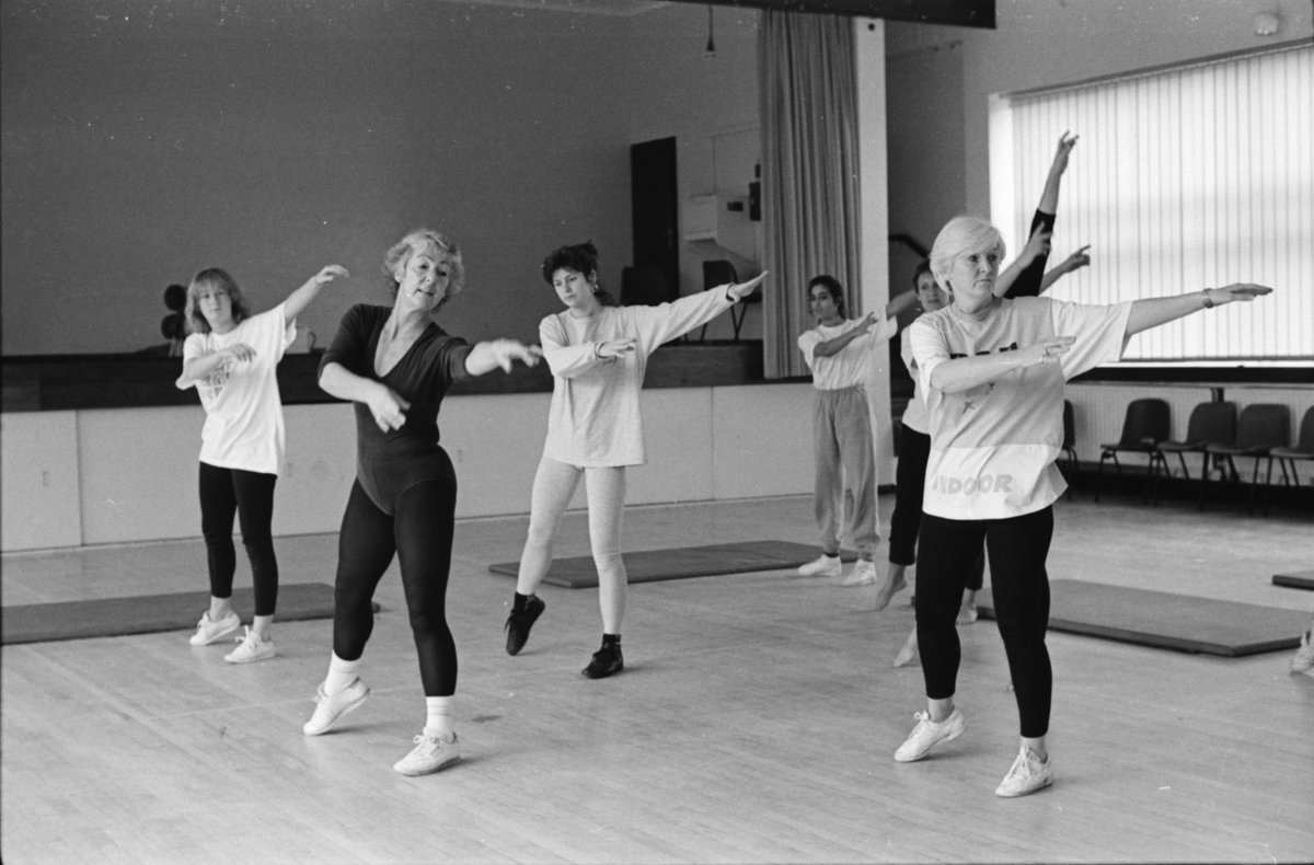Lets #ArchivesExercise 90s style!
#SouthwarkArchives has been working with photographer Phil Polglaze to digitise his photo collection. He covered hundreds of events for Southwark Sparrow and the council leisure department 👉bit.ly/2AqS1rz
#ArchivesAtHome
#StayinWorkOut