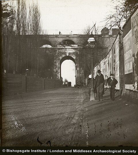 One of the earliest photos of Archway (‘suicide’) bridge. Constructed to connect Highgate to Hornsey, the longest road in the UK, influenced by the romans ran beaneth it. Taverns such as the Archway Tavern were a popular place at its base as Londoners headed out to the country.