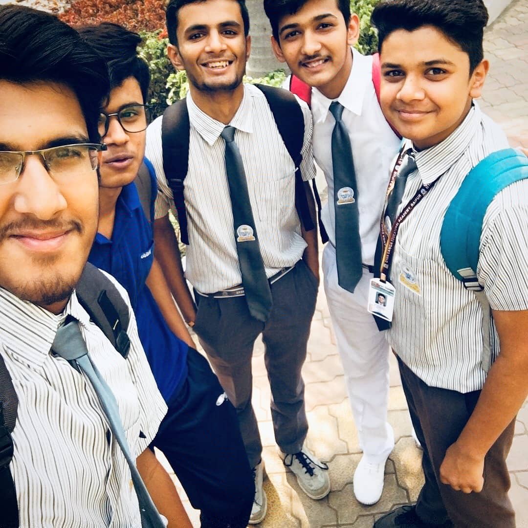 pmahek19's tweet photo. WHAT A School Days ?
ππππ€ππ€πͺ
#schooldays #history
#memories #uniform #bunkclass #pubishment https://t.co/uCHAS8nVH0