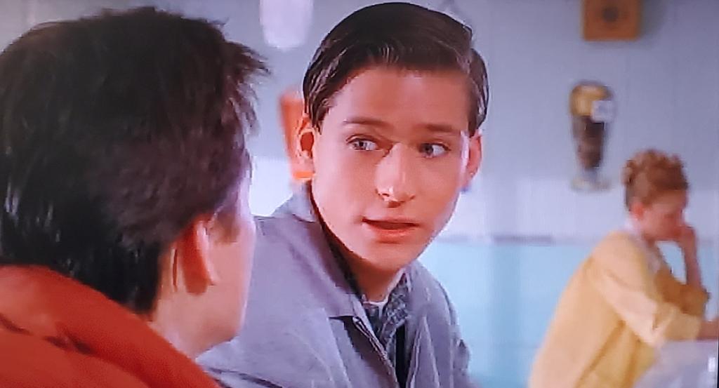 孤独のディアマンテ 1985年公開 バック トゥ ザ フューチャー 第1作の登場人物たちの中で好きなのは クリスピン グローヴァー演じるジョージ マクフライ マイケル J フォックス演じるマーティの父親 クリスピン グローヴァーは この1年前の1984