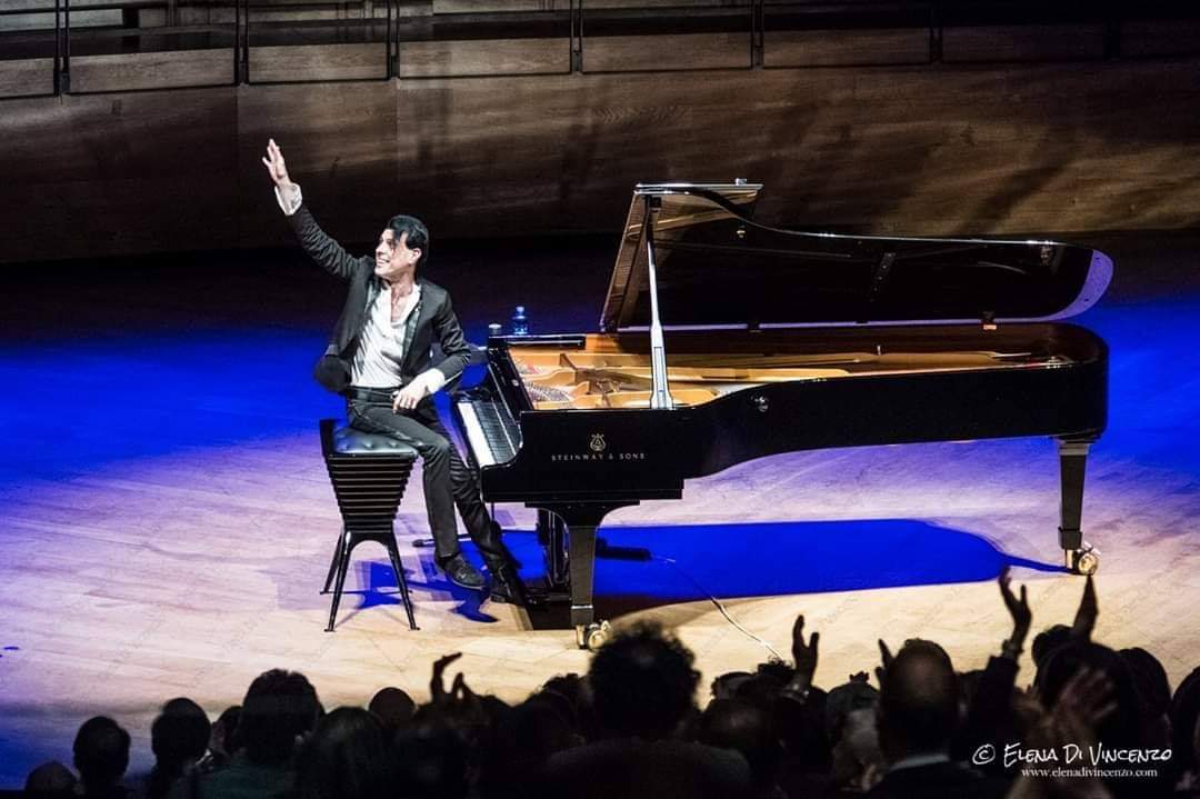 amarchitettura's tweet photo. È scomparso oggi il grande #musicista, compositore e direttore d'orchestra Ezio Bossi Il suo concerto per violino “#Esoconcerto” è l'oggetto di un volume dal titolo “Eso, Lo spazio architettonico nella musica di #EzioBosso" #Architettura e #Musica #Torino. Rip♥️ #15maggio https://t.co/CkLIeOqwdF