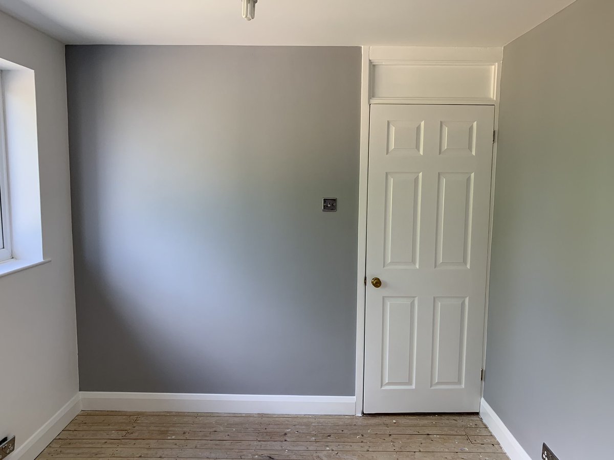 Matthewjamesdec's tweet photo. One of two bedrooms completed this week. The grey is chic shadow from @DuluxDecCentre and the one white wall is absolute white light and space which reflects up to twice as much light and pure brilliant white diamond satinwood on all woodwork. https://t.co/EmhZqxjw4Q