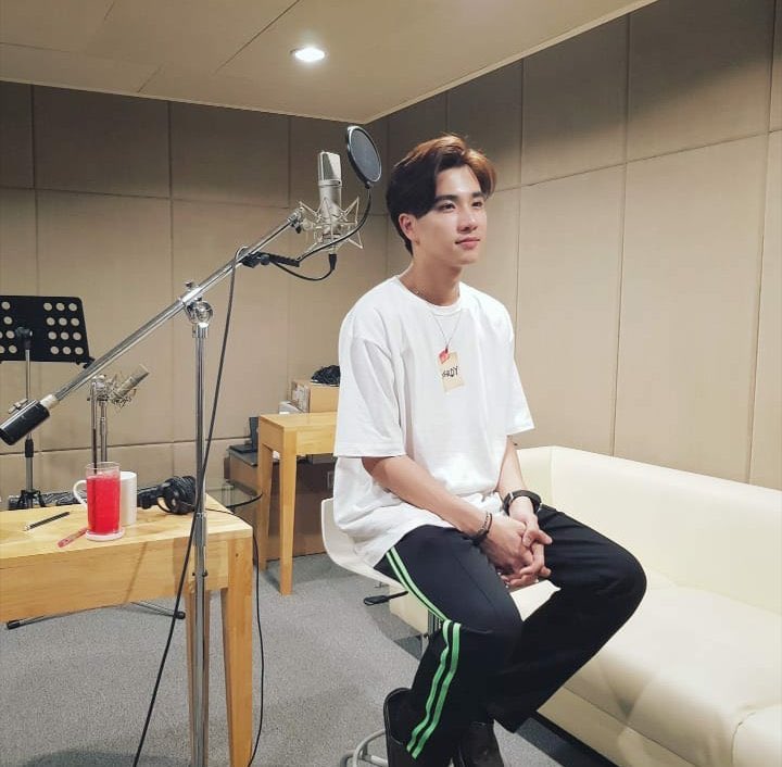 menmyearlylife's tweet photo. มีเพลงประกอบซี่รี่ย์เป็นของตัวเองครั้งแรก 1.5ล้านแล้วด้วยยย สุดปลื้มเลยไอ่ลูกชายคนนนี้🥺🤟🏻💖🎉🎉
#KDPPE #PERTHsSound #PerthTanapaon https://t.co/JRqivROVw7