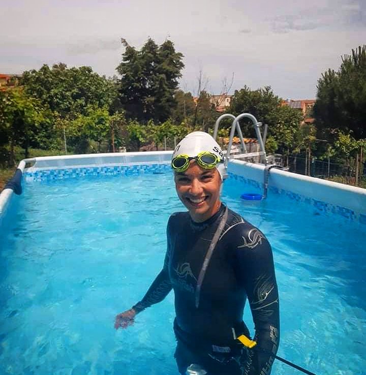 BettaCurridori's tweet photo. Only a few more weeks and I'll be able to swim without my @sailfish_tri wetsuit. Even if the days are getting hotter here 🔥 water temperature is still 22℃ so a bit too cold for me 😅
.
#curri👣 #swimming🏊 #sailfishtriathlon #madetokeepyouwarmer #madetomakeyoufaster https://t.co/n1JSNLKjW6