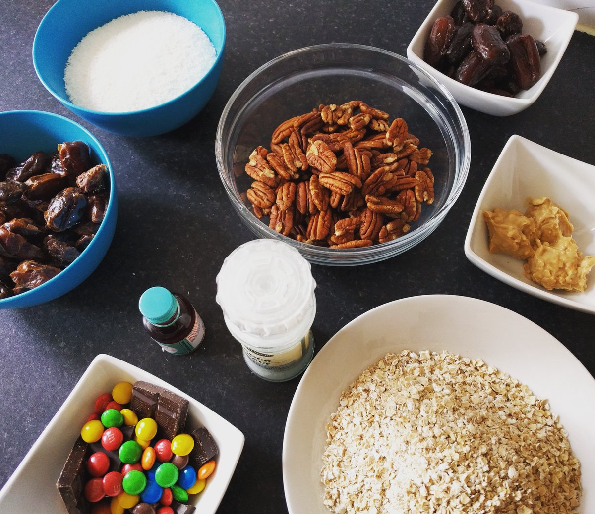 JamieGourmet's tweet photo. Alot of experimenting going on in the Jamie Gourmet kitchen today! https://t.co/40s12SW6Me #cookingathome #bakingfromscratch #bakingexperiments #protein #proteinballs #lovecooking #friday #fridaymood https://t.co/olu0Pc3dgk