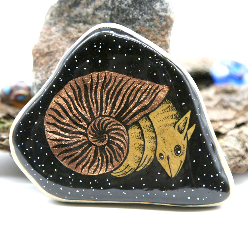 rainbowmarleo's tweet photo. Be you a jackal, or a hamster, or an unknown freaky alien thing - sometimes you just need to hide in your cozy shell...

#paintedrocks #ammonite #nautilus #animalmorph #zoomorph

https://t.co/sxPza5ms7g https://t.co/IZOPqjsUbl