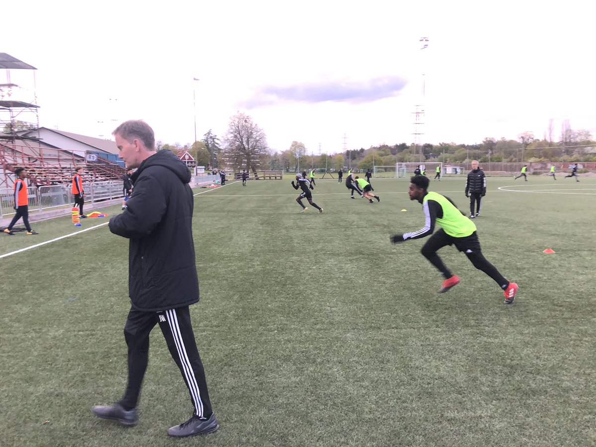 Bk30U23's tweet photo. Bilder från gårdagens träningspass på Ringvallen.
Otroligt vass Trikolor igår minsann https://t.co/5nHVpbamuG