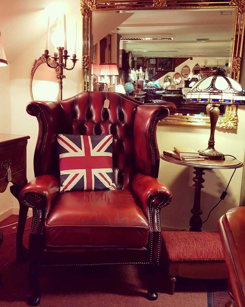Quintessentially British 🇬🇧
We're really looking forward to opening our doors to the public again soon #British #InteriorDesign #Antiques