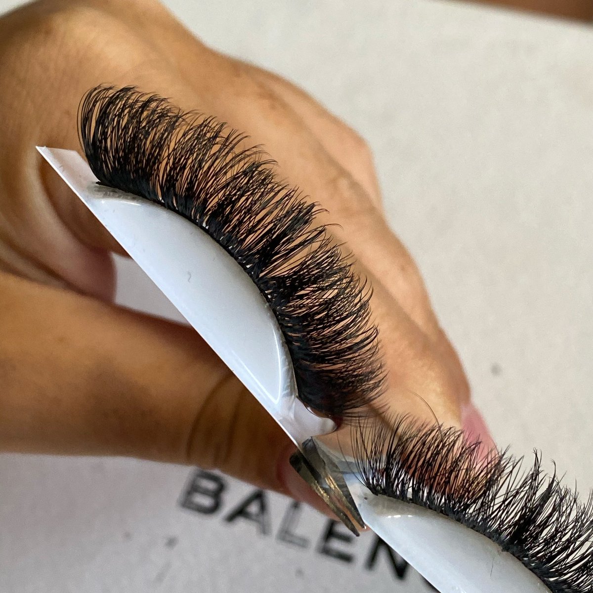 MeganNeale_x's tweet photo. To all the beauticians worrying during this time, don’t stress. Imagine how busy we will be when we are finally allowed back! Support the grind pls ‘lashesbymeggg’ ❤️ https://t.co/sStNdS3cZD