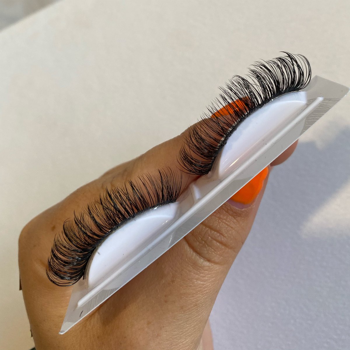 MeganNeale_x's tweet photo. To all the beauticians worrying during this time, don’t stress. Imagine how busy we will be when we are finally allowed back! Support the grind pls ‘lashesbymeggg’ ❤️ https://t.co/sStNdS3cZD