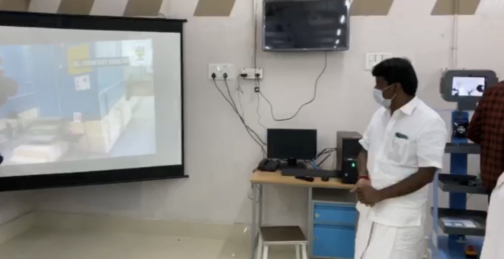 Vijayabaskarofl's tweet photo. At #Chengalpat MC,spoke to Drs &amp; staff, Pts via VC. Pts gave very good feedback abt d Drs &amp; staff, treatment they receive.Launched a med.robot for d #COVID ward. An exclusive donning &amp; doffing room is available for Covid team. I appreciate the enthusiastic efforts of the team! https://t.co/f9FUqQ63SD
