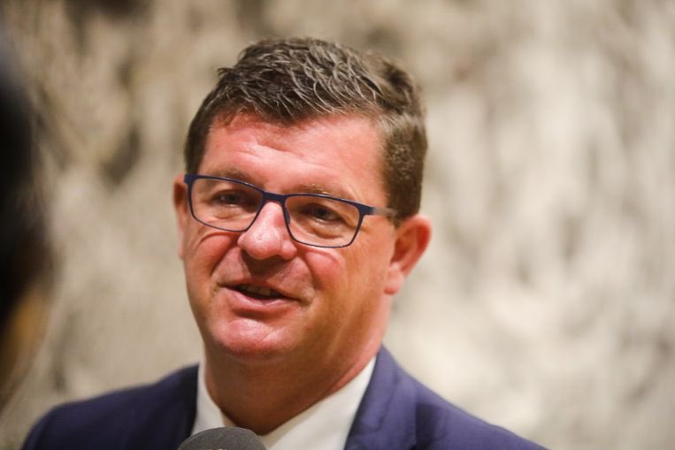 svengatz's tweet photo. Waarom ik voor @Barttommelein als voorzitter @openvld stem?
•sociaal-liberaal 
•correct politicus
•gedreven &amp; ervaren bestuurder 
•pakt problemen aan
•voeten op de grond
•groep belangrijker dan ego
•aangename vent &amp; vriend
Waar vindt men nog zo’n 🔵 combinatie dezer dagen? https://t.co/PrZkA8IsCE
