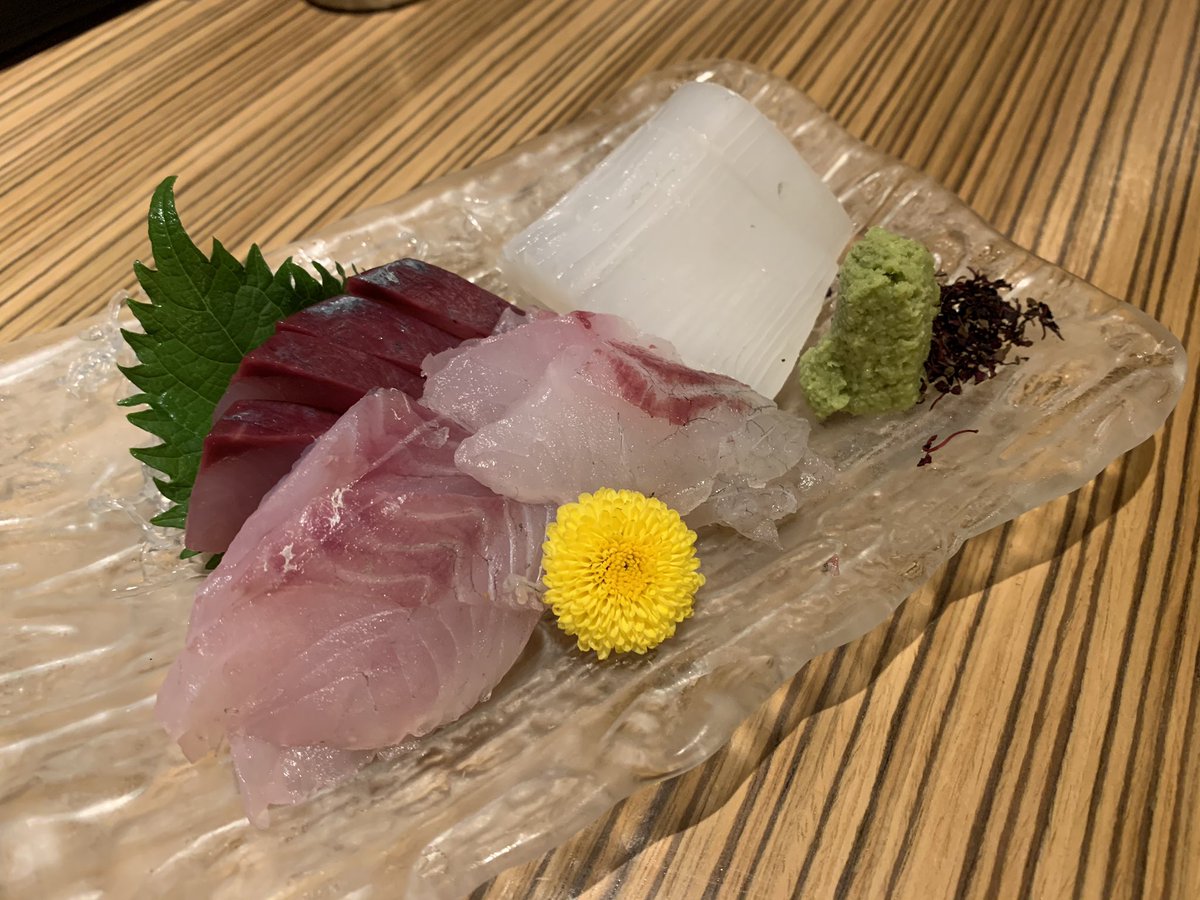 たけちゃん ぼうぼうジャーニー 房総冒険隊 今日は アオリイカ漁 のお供 お土産に 沢山の魚を いただきました 早速 大田区 梅屋敷の 居酒屋梅林さんで お刺身へ 左上から イナダ アオリイカ クロダイ セイゴ 獲れたて鮮魚と 見事な包丁サバキ 感動の たけちゃん ぼうぼうジャーニー 房総冒険隊 今日は アオリイカ漁 のお供 お土産に 沢山の魚を いただきました 早速 大田区 梅屋敷の 居酒屋梅林さんで お刺身へ 左上から イナダ アオリイカ クロダイ セイゴ 獲れたて鮮魚と 見事な包丁サバキ 感動の