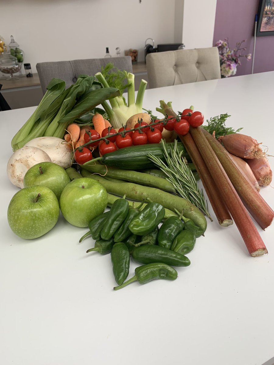 Love unpacking my <a href="/Kemispontcanna/">Kemi's Pontcanna</a> veg box delivery to see what delights are inside 😍
#eattherainbow 🌈 #shoplocal #pontcanna #cardiff