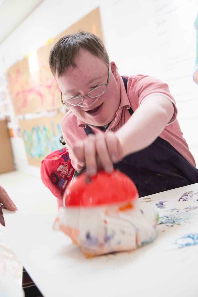 Amgueddfa_Learn's tweet photo. Another fun activity for all the family. What other ways are there to paint other than with a brush? Can you find some alternative tools like syringes, sponges or vegetables? 

#InternationalDayOfFamilies #MuseumFromHome #HomeLearning #StayHome #StaySafe https://t.co/nvupNxgS8d