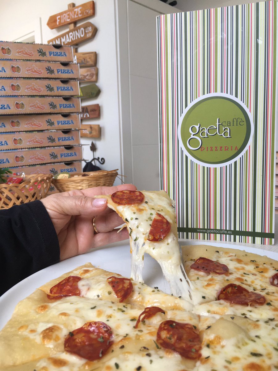 Hoy es día de San Isidro! Patrón de Madrid! Celebramos este día con una pizza bianca con pepperoni y orégano! Así de sencillo y rico! 🍕 por que pronto volvamos todos a la normalidad! Salud!🍷
#SanIsidro #15Mayo #QuédateEnCasa #Madrid