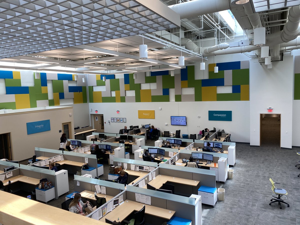 ena_enawill58's tweet photo. Working behind the scenes- you may not see them but they are essential in making our @ynhhealth successful     #bedmanagement #YAccess #econsultant #capacitycoordination. Stopped by with CCO Dr. Tom Balcezak, SVP operations Michael Holmes. #grateful4you #steppingup https://t.co/WQ31R24TVb
