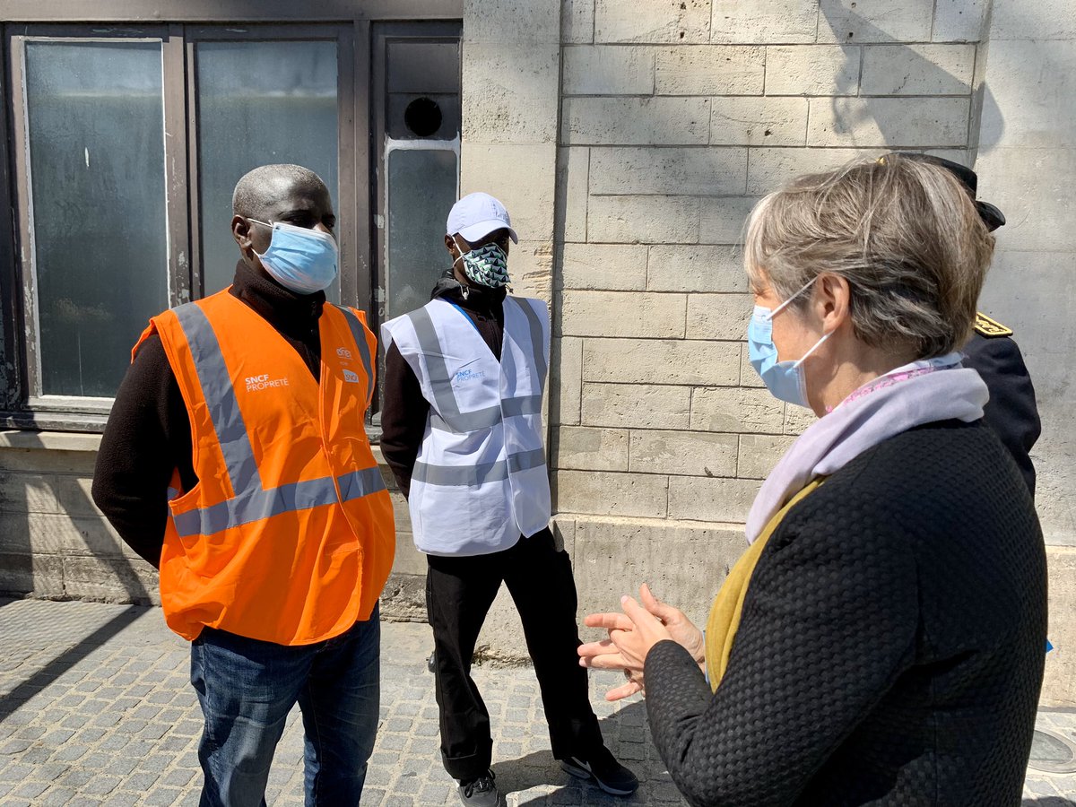 Elisabeth_Borne's tweet photo. Dans les #transports en commun, le professionnalisme des agents et le civisme des usagers ont été au rendez-vous durant cette première semaine de #déconfinement.  
Merci aux agents @SNCF de la gare de #SaintDenis pour leur engagement. https://t.co/vpQNDzI1UC
