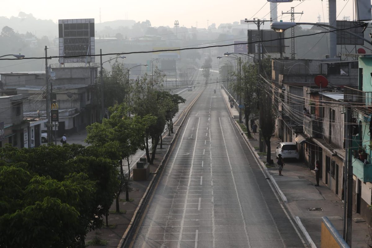 prensa_libre's tweet photo. #CoronavirusGT | Así se encuentra la calle Martí y ruta al Atlántico este viernes por las restricciones de locomoción impuestas por autoridades durante los próximos días. 

📸: Érick Ávila https://t.co/fwVFhsC9h2