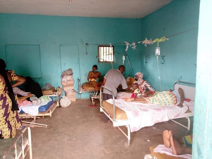 MoriahKaba's tweet photo. Images de l'Hôpital préfectoral de #Siguiri, capitale du #Rpg après 10 ans de gouvernance  @alphacondepresi 

#Guinée 
#stopAlphavirus https://t.co/B0EA91F5pS