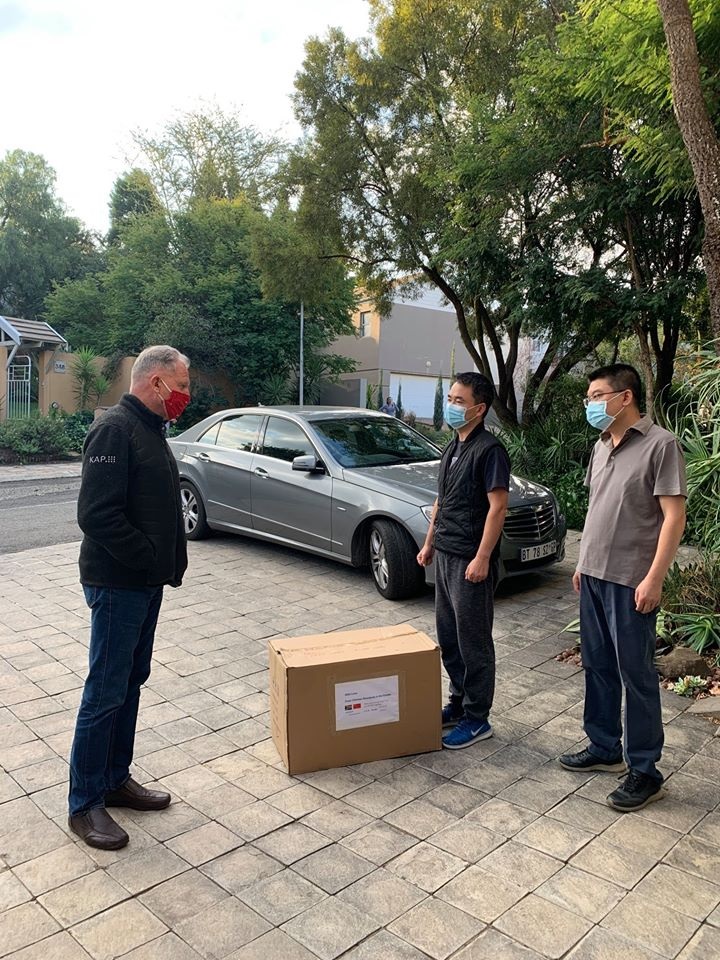 proudlychinese's tweet photo. Thanks 21 #Chinese families kindly donated #ppe to their residential estateβs security guards, office staff, cleaners & gardeners in #Midrand.
Source: #WeLoveSouthAfrica
#proudlychineseSA #SouthAfricanChinese #ChineseSouthAfrican #Covid19SA #IAmNotAVirus #StaySafeSA #WeAreUbuntu https://t.co/n7ibm3rPgP
