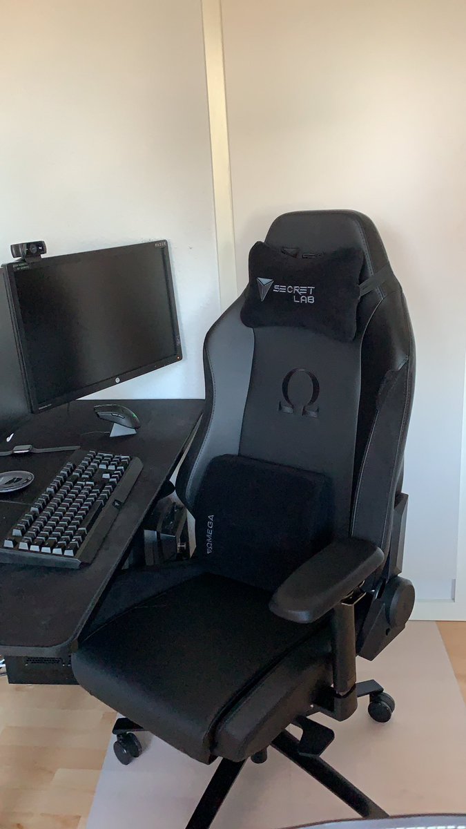 Gisnu's tweet photo. @secretlabchairs mega Nice chair ! 10/10 https://t.co/1mt5AM2JwA