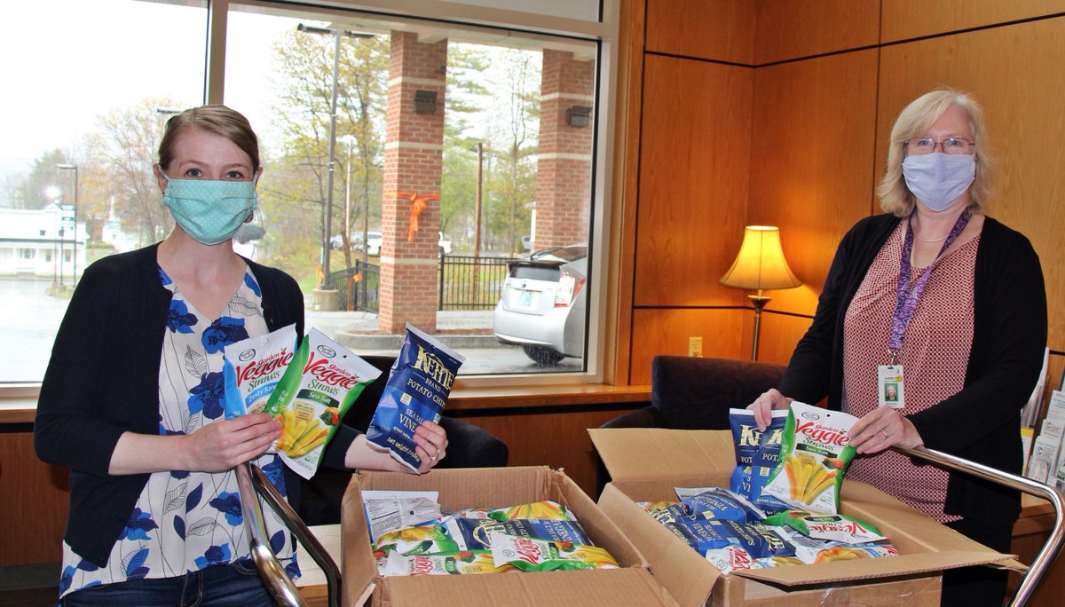 SpeareHospital's tweet image. Thanks to Steve Rheaume, manager of the @PlymouthState  bookstore &amp;amp; PSU Dir., Office of Community Impact, Jess Dutille for donating a variety of snack foods for our staff to stave off hunger when they&apos;re on the go.

Jess Dutille &amp;amp; Cheryl Callnan, Speare Development Director