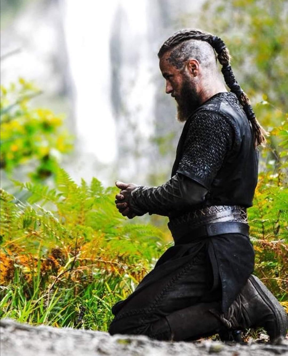 MultiversoTM's tweet image. “Me pregunto: ¿cuando yo muera, tu dios cristiano me dejará subir a visitarte en tu cielo, mi querido Athelstan?”.