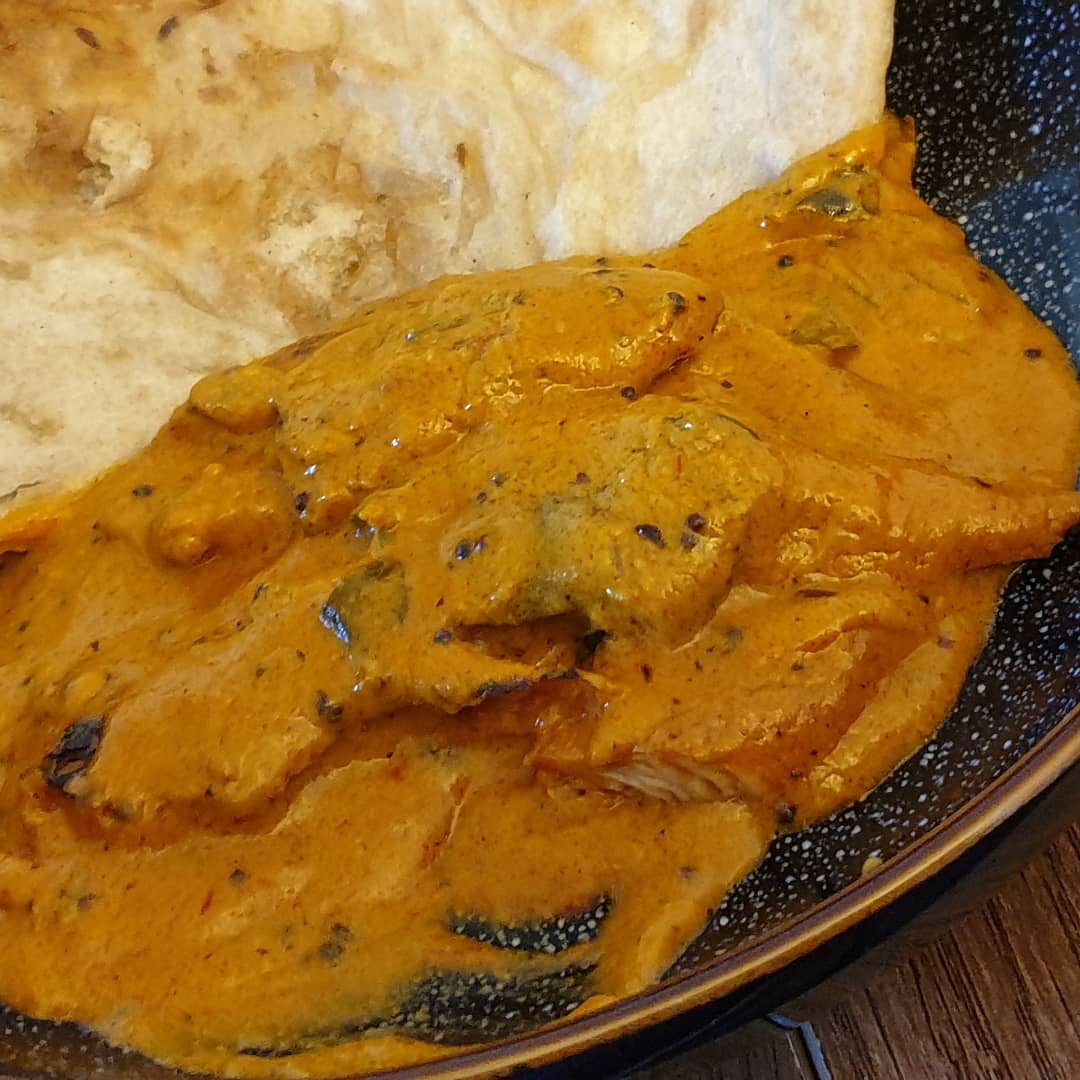 Glensandeman's tweet image. Keralan coconut curry with tikka tenderstrips and bhatura naan

Naked Glory tikka tenderstrips in a Spice Tailor keralan coconut curry sauce

Beautifully mild sauce with twangy meaty (vegan) tikka strips

#vegetarian #NakedGlory #SpiceTailor