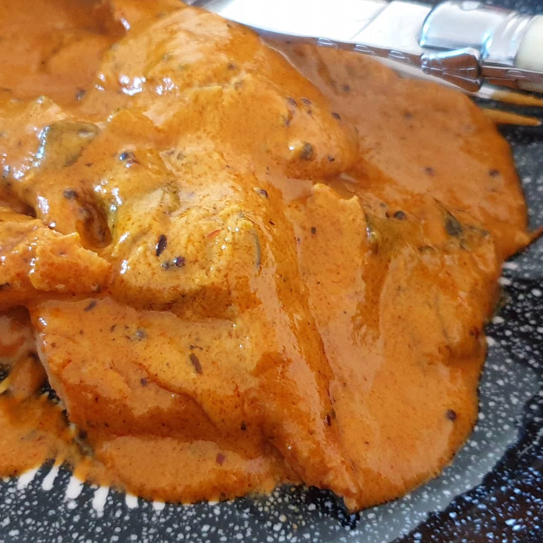 Glensandeman's tweet image. Keralan coconut curry with tikka tenderstrips and bhatura naan

Naked Glory tikka tenderstrips in a Spice Tailor keralan coconut curry sauce

Beautifully mild sauce with twangy meaty (vegan) tikka strips

#vegetarian #NakedGlory #SpiceTailor
