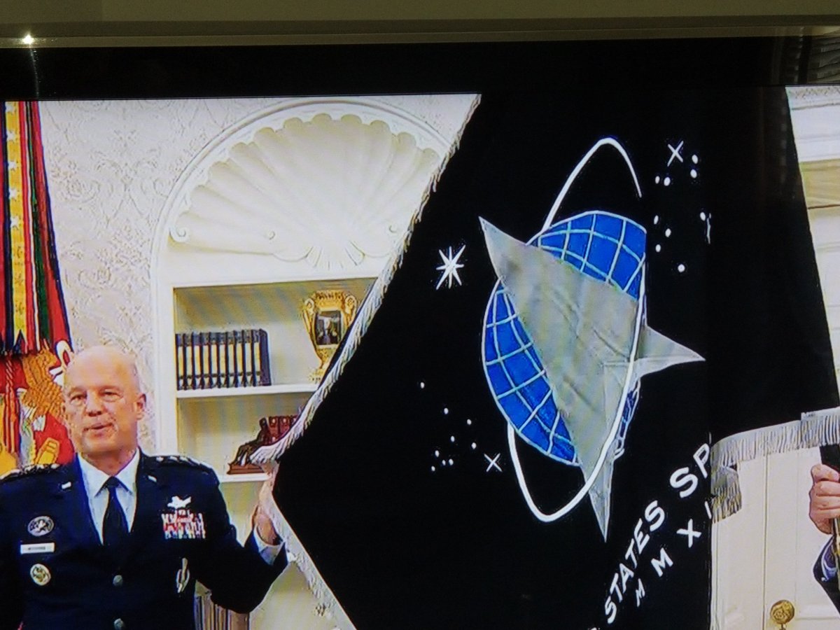 BridgingTech's tweet image. Historic day for Space Force   with presentation of the flag. Space is the future! #SpaceForce #SpaceAgency