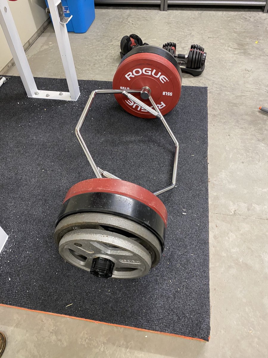 THEBIGsneak77's tweet photo. Deadlifts today!!!!! #LiftStuff https://t.co/8111Znk8fv