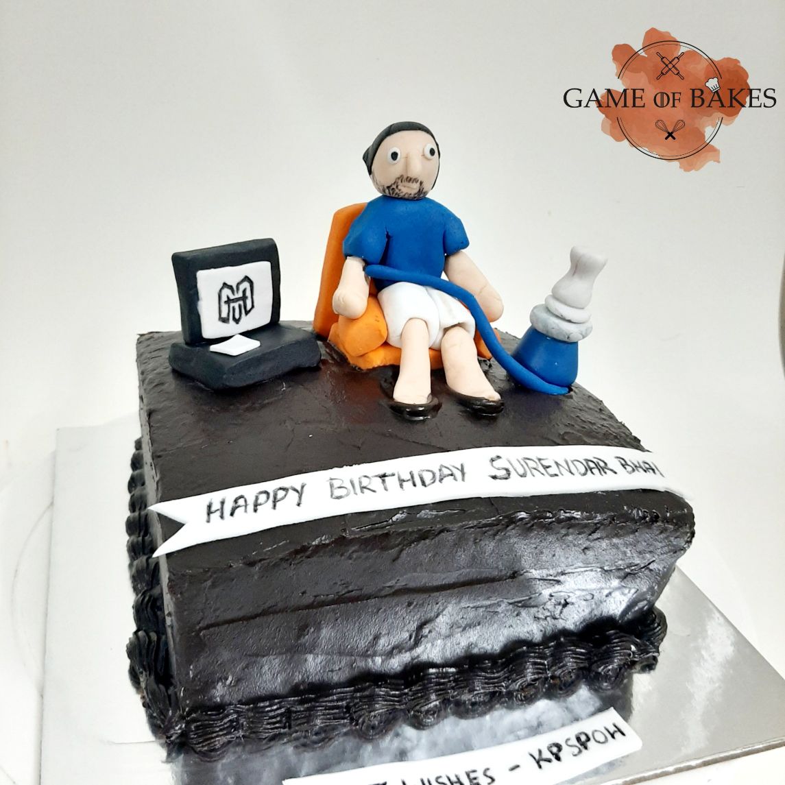 sweetclove's tweet photo. The fastest cake I've ever made 🤪
For a hookah bar owner. 
#quarantinebirthday 

DM for orders. 

#lockdownbirthday #chocolatetrufflecake #birthdaycake #chocoholics #fondantfigures #chennaihomebakers #chennaicakes #homebaker #cakesforalloccasions #cakesdaily #cakesinchennai https://t.co/yXwihKSBOQ