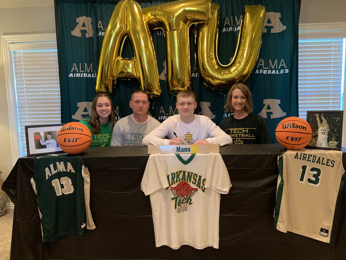 ginamann16's tweet photo. Signing NLI was a huge success!  I am so proud of @cmann131 and excited to see him play at ATU!  Thank you to everyone for supporting him @Coach_Mann13 @Alma_AthTrainer @SFlenor @ATU_Athletics @mdowneyATU @DarinStahler https://t.co/hZivkbkuug