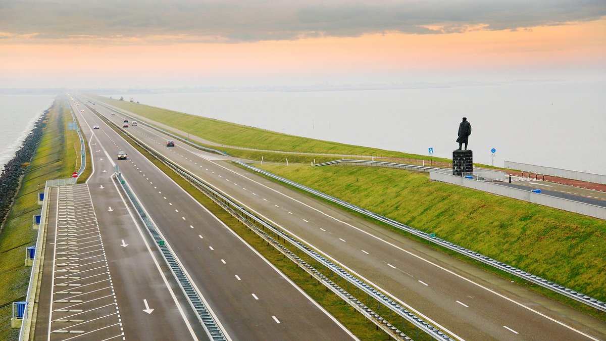 CreativityNL's tweet photo. Inspirerende column van @jeroenvanerp en @AnnaNoyons over de kansen die de coronacrisis biedt om als overheid, wetenschap en creatieve industrie echt anders te acteren op de grote maatschappelijke uitdagingen.
https://t.co/SWXToWpk0v https://t.co/XvML5yew7F