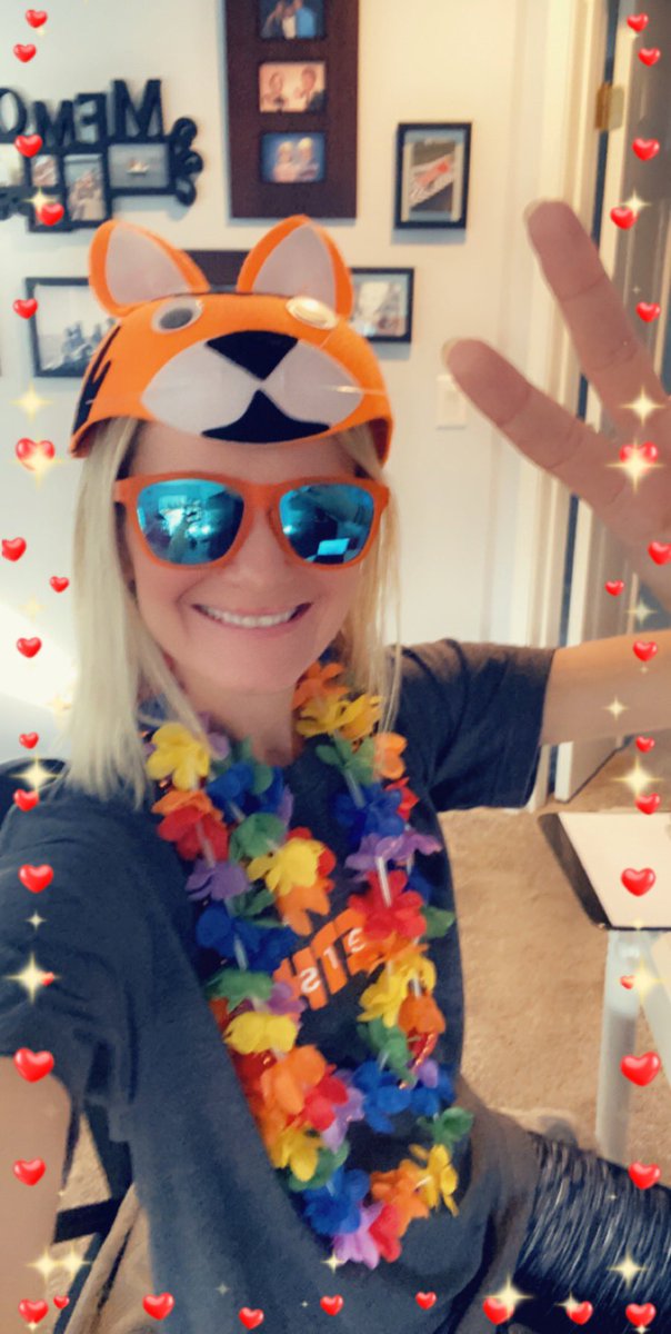 SchermsLHS's tweet photo. This is how my #LHSAPbio students got me for our Rapid-Fire content review day. 🐯 This...AND 🎶“Final Countdown” blaring 🎵 as they entered the meeting. Hope it made them smile at least. #rockon #theymadeit #geta5 @LHSTigrInCharge @LovelandTigers https://t.co/IVYDloAZVQ