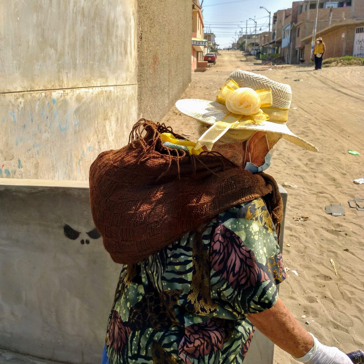 egoaizia's tweet photo. #EmergenciaPeru

¡La distribución de alimentación básica ya está en marcha!

¿quieres ayudar a las familias más vulnerables de #AltoTrujillo?

👉Tranferencias:

FIARE: ES10 1550 0001 2800 0074 9226
Laboral Kutxa: ES71 3035 0023 93 0231187017

El #hambre, es la #pandemia https://t.co/uugpUKamBg