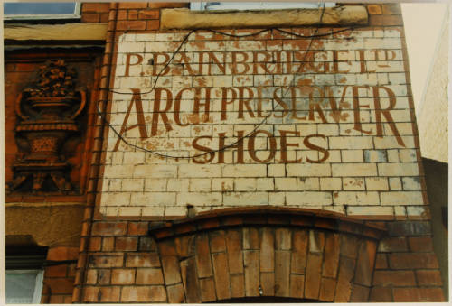 Looking for vintage adverts? 

Try Ghost Signs of #Leicestershire: over 370 #ghostsigns from around the county 

Including Bovril, the Co-op, Banks' Ales, Double Diamond and many more: specialcollections.le.ac.uk/digital/collec…

#LocalHistoryMonth   #VintageAds <a href="/HatAds/">HistoryOfAdvertising</a>  <a href="/ghostsigns/">Ghostsigns (Sam Roberts)</a>