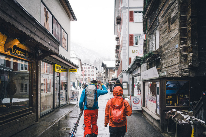 Et si l'#aroundoor, était la clé d’une reprise durable de nos activités touristiques ? Espace de transition en périphérie des villes ou stations, entre l’#indoor inaccessible aujourd’hui et l’#outdoor encore compliqué ?
 #montagne #tourisme montagnes-magazine.com/actus-xavier-c…