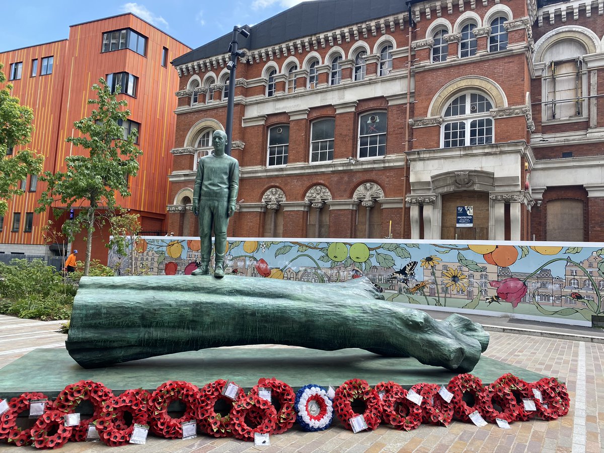 Where in London is this?
Its the first time I noticed it!
#sculpturelondon #Londonlife #lifts #escalators #ukconstruction