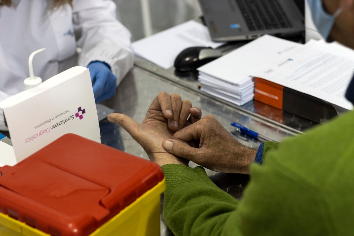 i3S_UPorto's tweet photo. Mayor Rui Moreira was the first one getting tested in our drive-thru #serologic screening facility. Officially, the campaign kicks off next Monday. This is a partnership between #i3S and the Municipality of Porto.
#i3Sresearch #covid19 #PortoPonto #staysafe https://t.co/H1qOHUkqAq