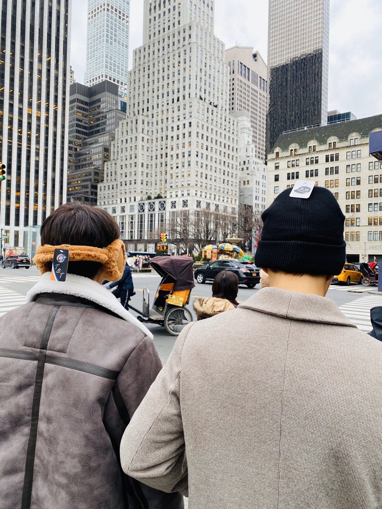 cheolliebunny's tweet photo. [seokhan au]
— jeonghan is stuck in the heavy rain because he forgot to take an umbrella with him while he was pulling an all nighter in a cafe. but a help came when a guy walking in the street just so happen to see him outside the cafe, but the problem is it was seokmin, his ex. https://t.co/sHO1ZUFmUr