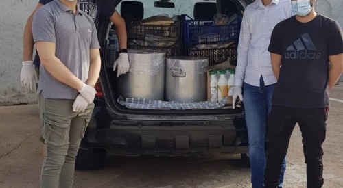 Corse_Matin's tweet photo. Aides alimentaires : solidarité à tous les étages durant la crise à Porto-Vecchio et Bonifacio https://t.co/Vg72YtN3MR https://t.co/pjyeuX56HK