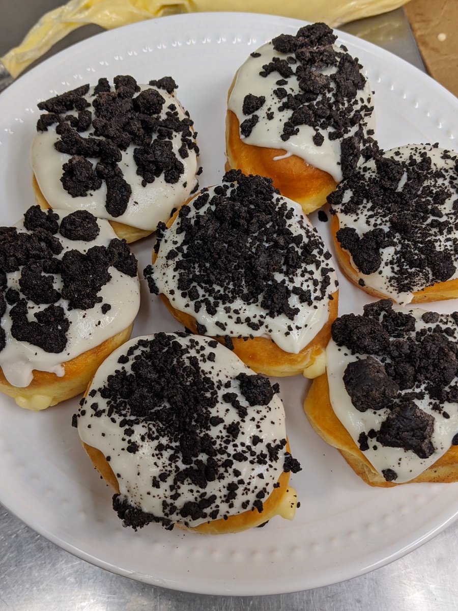 BbButcherCO's tweet photo. Ready to have your socks knocked off?!? OREO DONUTS available today!!!! Filled with white chocolate custard topped with icing and Oreo crumble 😱 End the week on the highest high! #pow #daymaker #weekmaker #fantastic #phenomenal #delicious https://t.co/IRKi6nDE3x