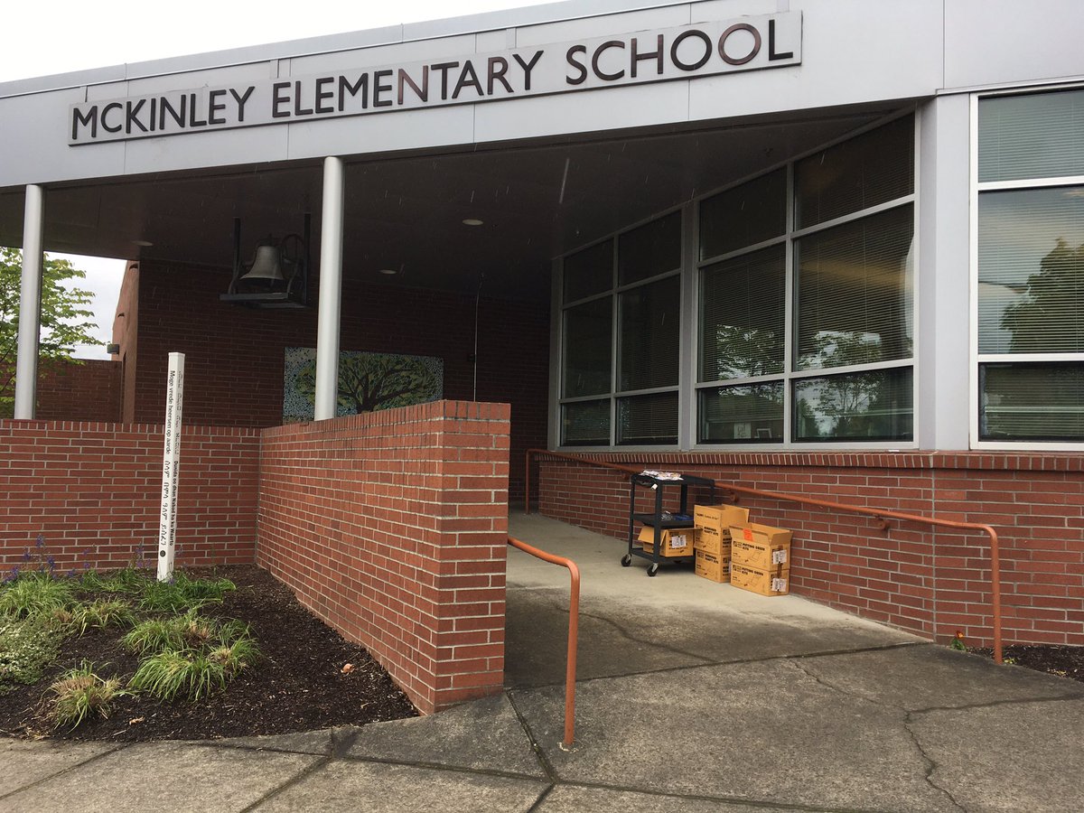 lemoineer's tweet photo. Our 11th @HomeDepot workshop kit distribution. Today we coincided w/ #grabngo lunches at McKinley ES. LOVE seeing Ss &amp; parents w/big smiles when you ask thru the car window- “ya want a fun craft project? That doesn’t require a screen?” #BSDFutureReady @BeavertonSD #kidmadethings https://t.co/0nBSp82jka