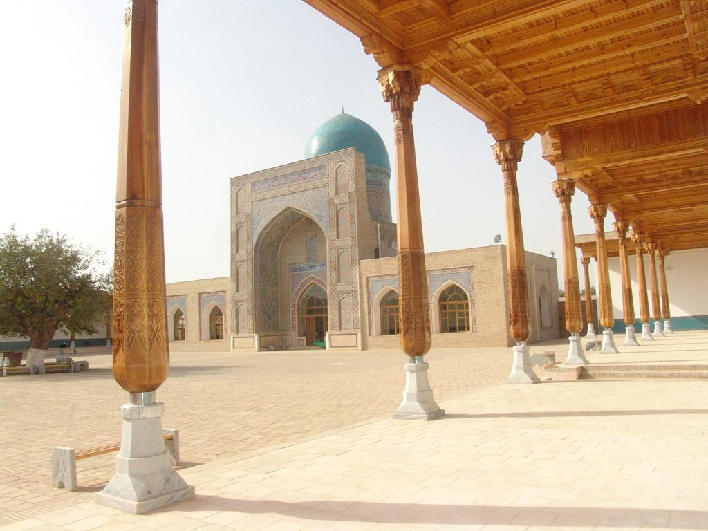 The Kok-Gumbaz Mosque of Qarshi built by the Timurids at the end of the 16th century.