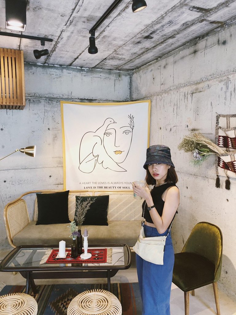 evwicango's tweet photo. Hidden gem in huahin ใครไปหัวหิวนะ บอกเลยว่าร้านนี้น่ารักมากก อยู่ในseenspace หัวหินเลยจ้า #cafehuahin #hickorycoffee https://t.co/yBry0K125w