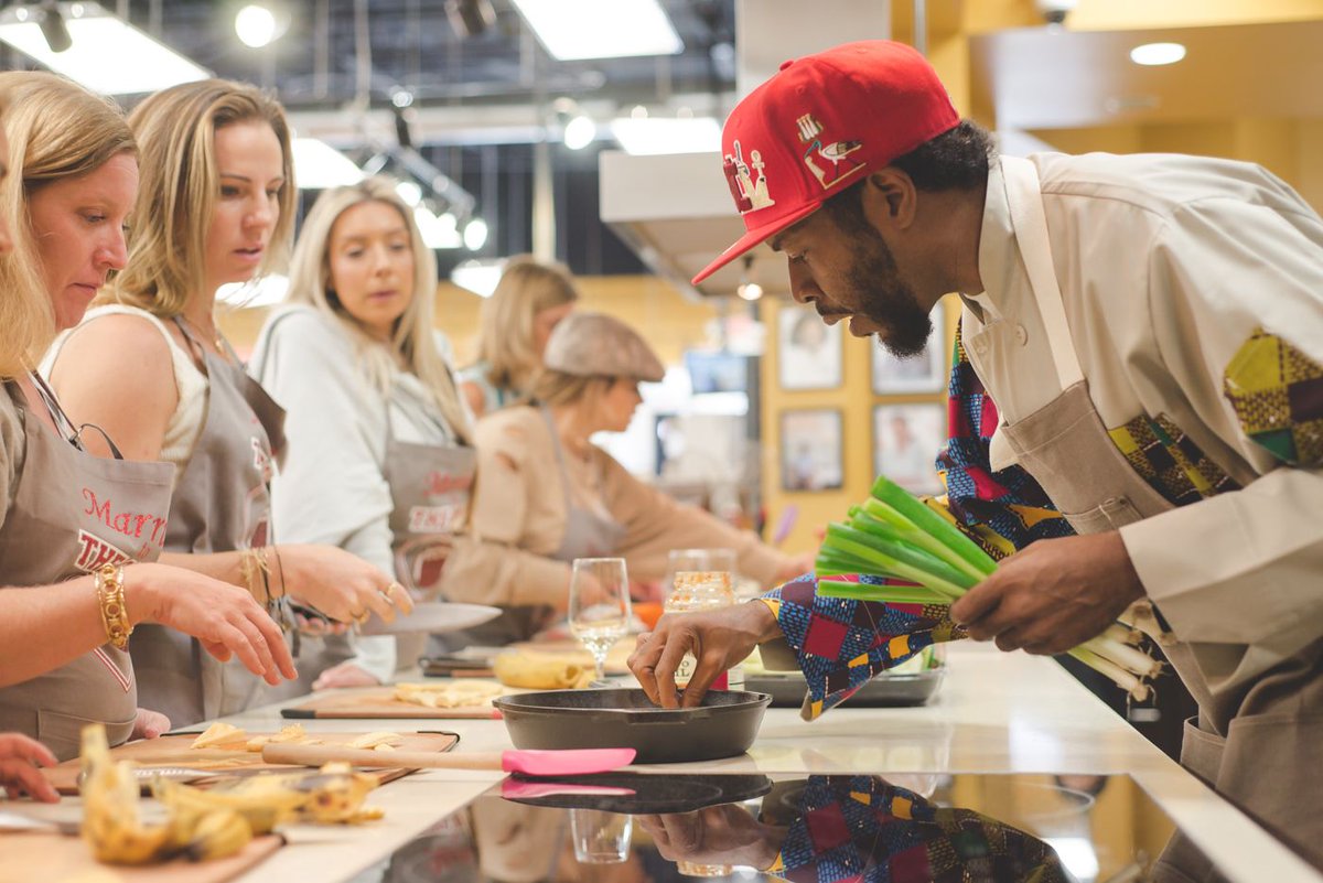 To support underserved communities during the pandemic, Chef Zu is partnering w/ Food Well Alliance to get healthy meals to those on both frontlines of this crisis: healthcare workers and farmers. <a href="/kingsapron/">Kings Apron</a> is our #dointhework spotlight this week! bit.ly/3czQcXx