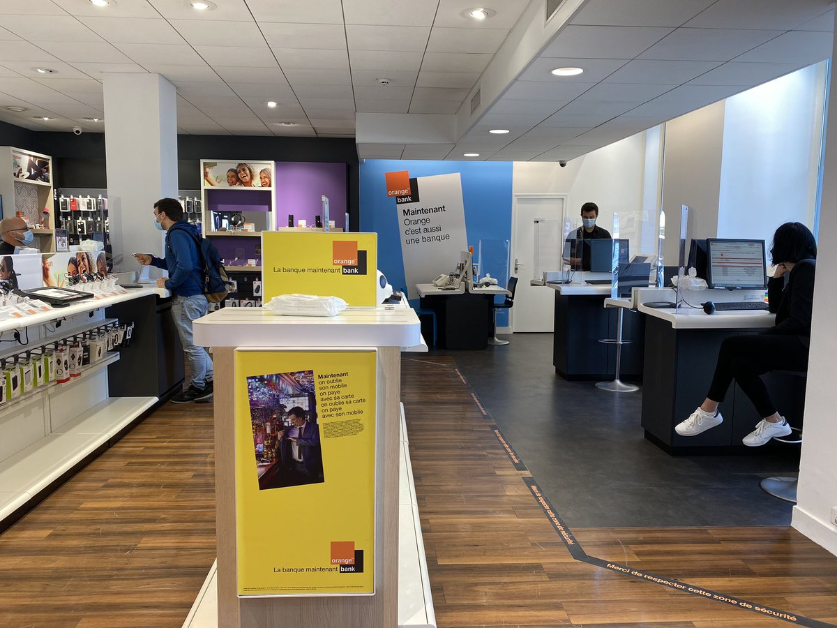 FLeMounier's tweet photo. Toujours un plaisir de venir dans les boutiques @OrangeBretagne @bdeloziere @JacobsPierre. Une boutique de Rennes République bien préparée pour accueillir nos clients sur RDV  avec l’ensemble des mesures sanitaires. Bravo Nicolas pour le distributeur de gel hydroalcoolique 😉. https://t.co/6LgWATERPq